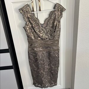 Tadashi Shoji

Elegant Lace Sequin Dress